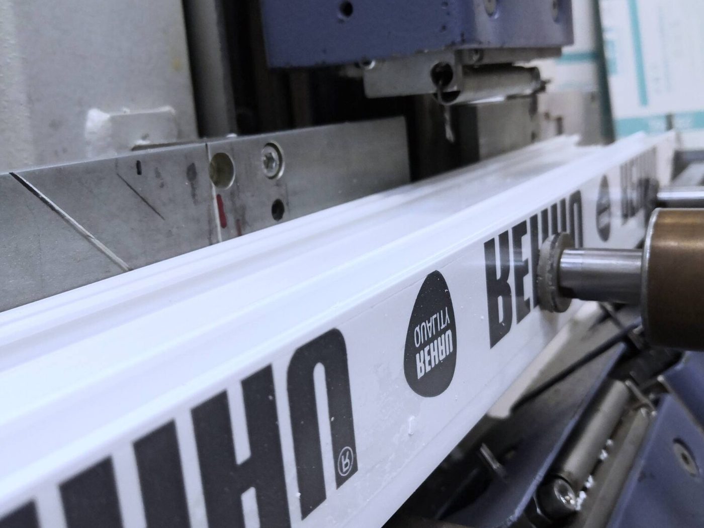 Производство стеклопакетов REHAU