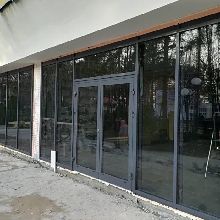 Стеклянная перегородка в офисе